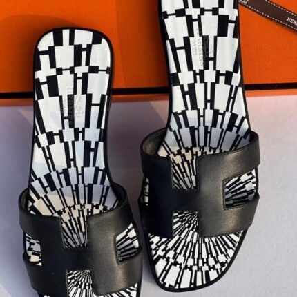 Hermès Printed Oran Flat Sandals Black