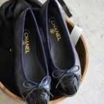 Chanel Printed Lambskin Patent CC Cap Toe Ballerina Flats 36 Navy Blue - Image 2
