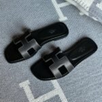 Hermès Oran Flat Sandals Black - Image 3