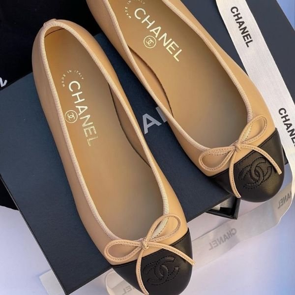 166 Chanel Lambskin & Patent Calfskin Ballet Flats Shoes Slip-Ons Sandals Beige Black - Image 1