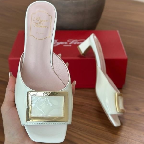 500 (233) Roger Vivier Patent Leather Trompette Mules Heels Slip-Ons Slides Sandals White Cream - Image 1