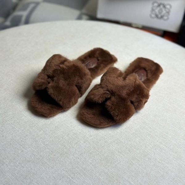 500 (47) Hermès Oran Rouge De Turin Fur Woolskin Flats Slides Sandals Slip-Ons Brown - Image 1