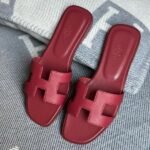 Hermès Oran Flats Sandals Slides Slip-Ons Burgundy - Image 2