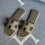 Hermès Oran Flats Sandals Slides Slip-Ons Olive - Image 5