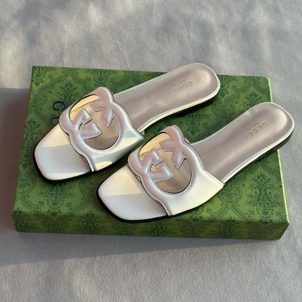 434 Gucci Interlocking GG Leather Flats Slides Slip-Ons Sandals White - Image 1