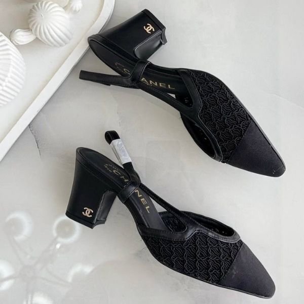 500 (347) Chanel Goatskin Grosgrain Cap Toe CC Slingback Heels Pumps 39.5 Embroided Mesh Black - Image 1