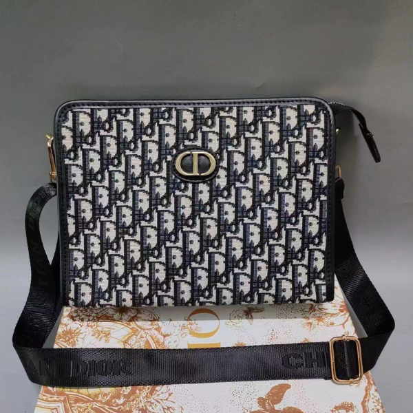 249 AED (8) Dior 30 Montaigne Dea Pouch Clutch Shoulder Crossbody Strap Bag Black with Free Perfume - Image 1